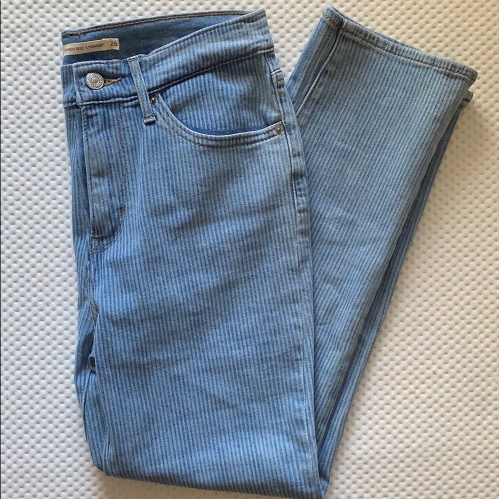 NWOT LEVI HIGH RISE STRAIGHT JEANS